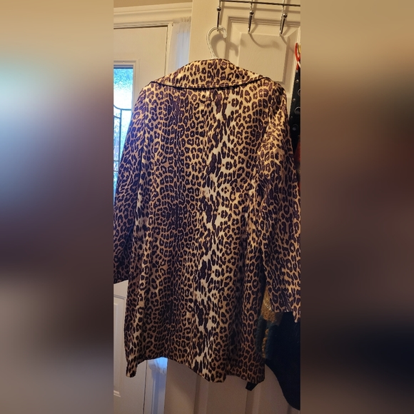 Tahari Leopard print trench jacket - Picture 6 of 8